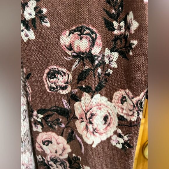 Gorgeous Charlotte Russe size S plum color duster with pink peonies print - Picture 2 of 6
